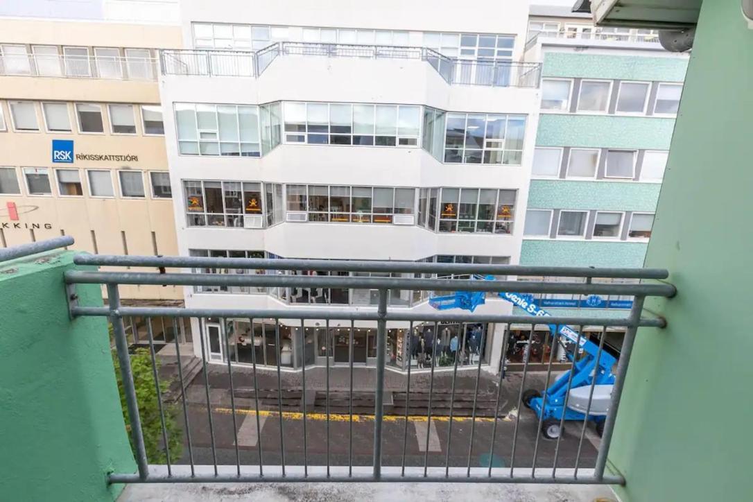 Penthouse On The Main Street, Town Center Akureyri Apartment Exterior photo