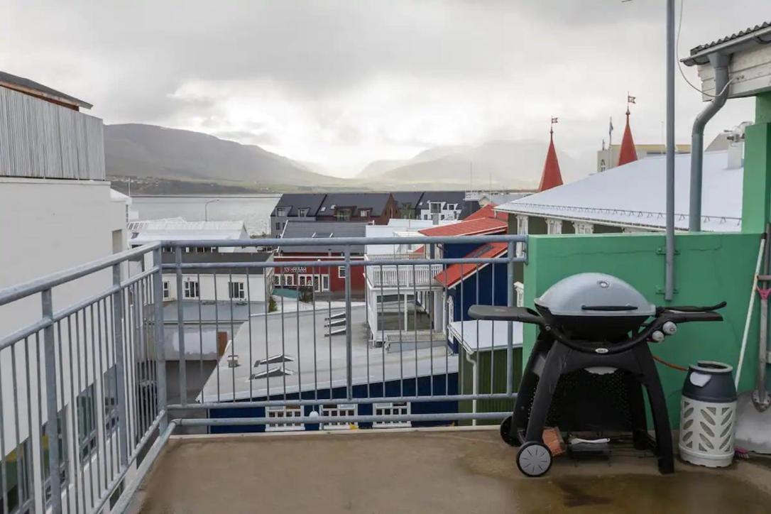 Penthouse On The Main Street, Town Center Akureyri Apartment Exterior photo